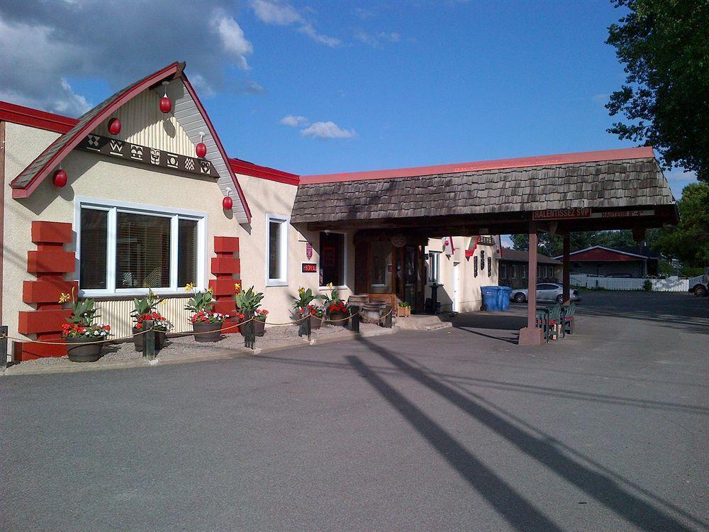 Hotel-Motel Coconut Труа-Рів'єр Екстер'єр фото